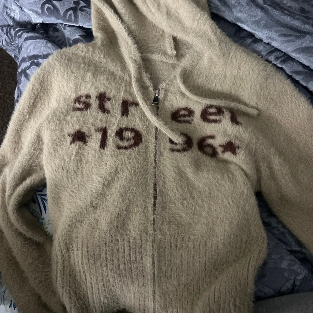 Sweater - Picture 3 of 4